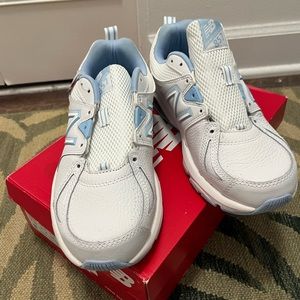 NWT New Balance a women’s 857 V2 Cross Trainer, White/Light Blue, 7.5W